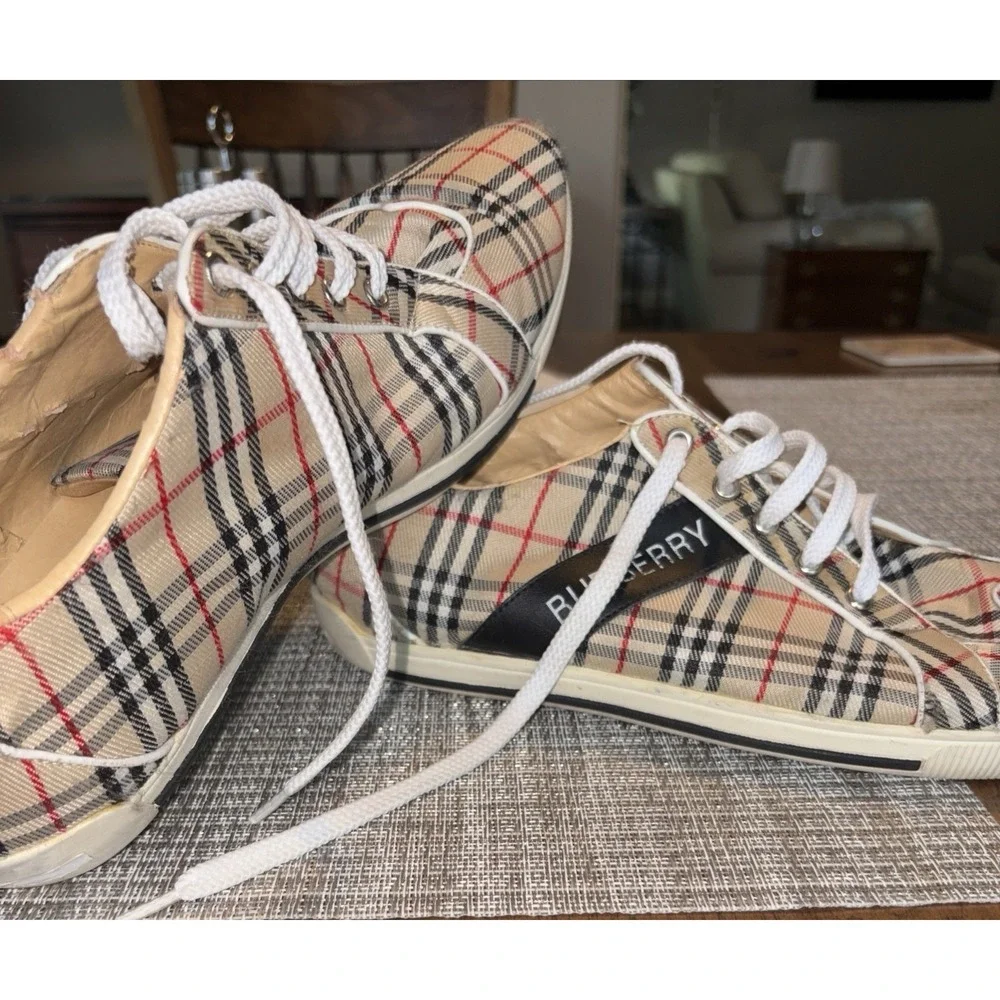 Burberry pre owned